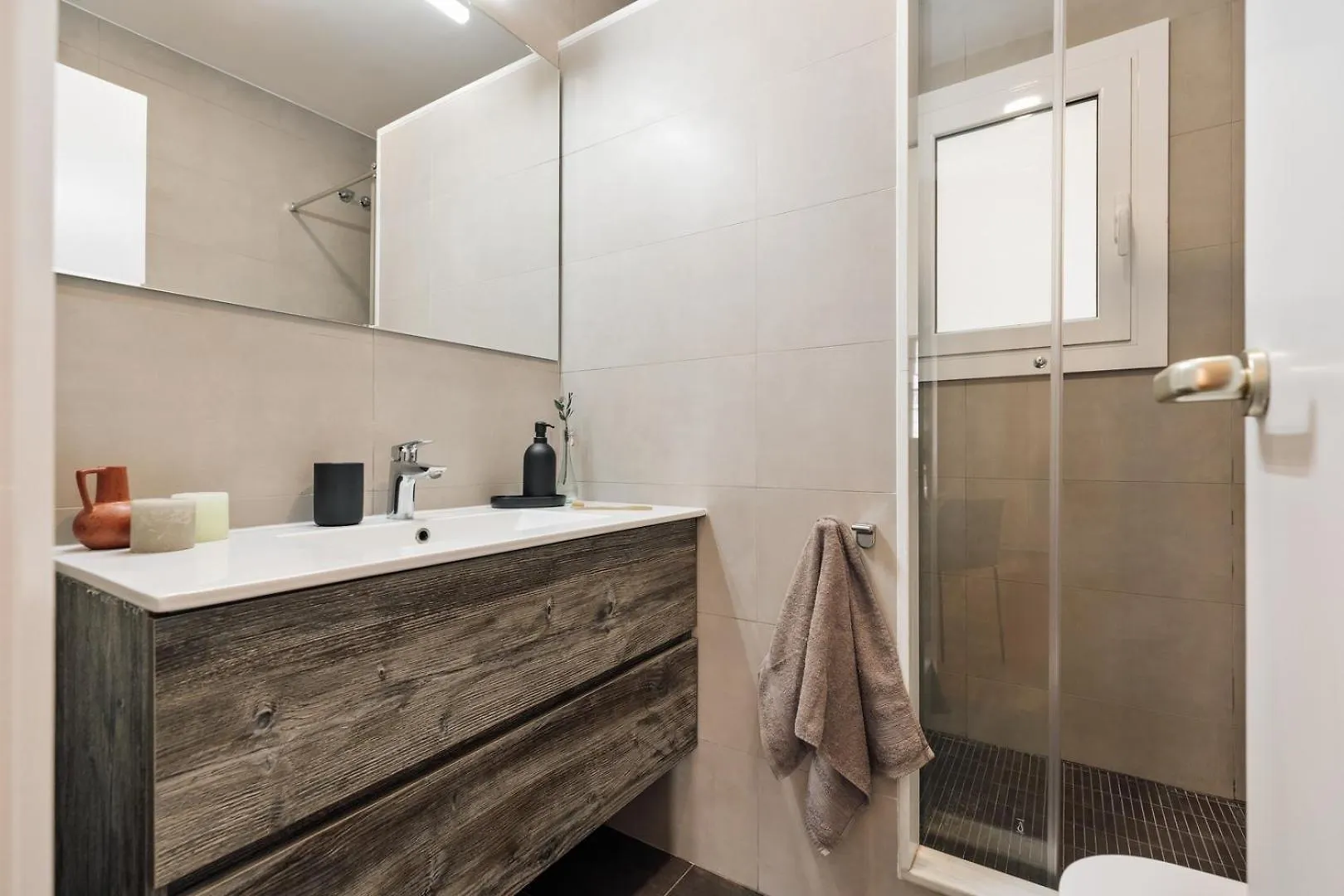 Nicoya - 3 Bedrooms And Balcony In Eixample Dreta Barcelona