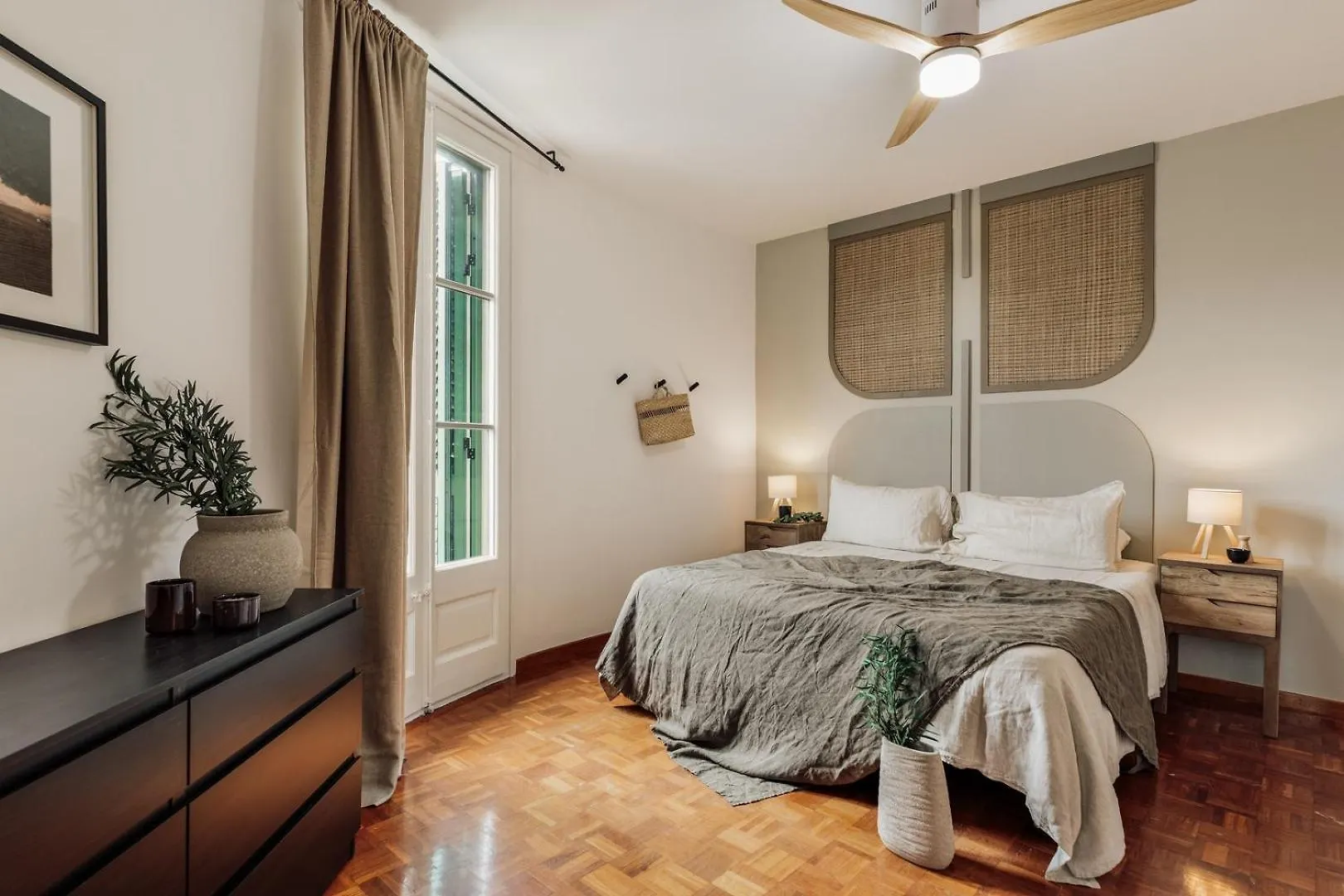 Nicoya - 3 Bedrooms And Balcony In Eixample Dreta Barcelona Apartment